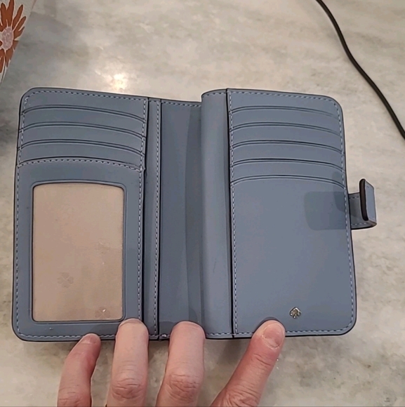 Kate Spade-Spenver Floral Garden Embossed Compact Wallet (Multicolor/ Blue 💙) - Picture 7 of 10